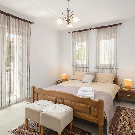 Stunning In With Wifi Crveni Vrh