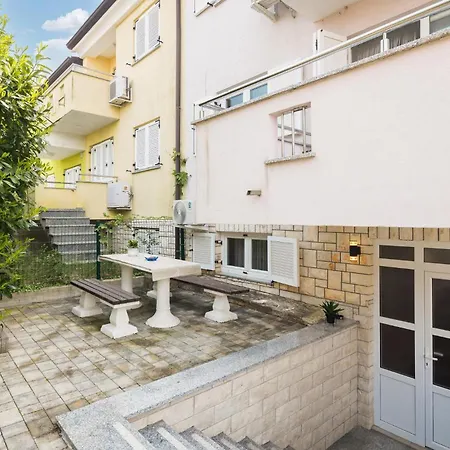 In With House Sea View Crveni Vrh