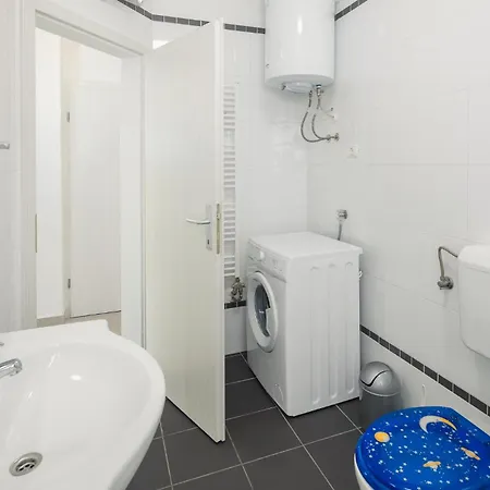 Stunning In With Wifi Crveni Vrh