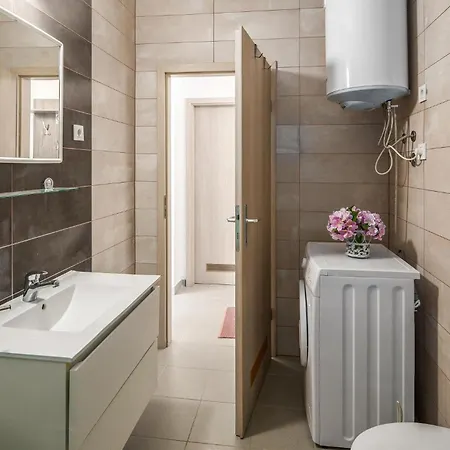 Stunning In With Wifi Crveni Vrh